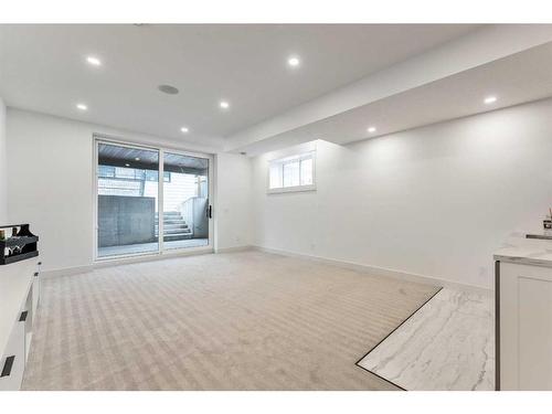 922 33A Street Nw, Calgary, AB - Indoor Photo Showing Other Room