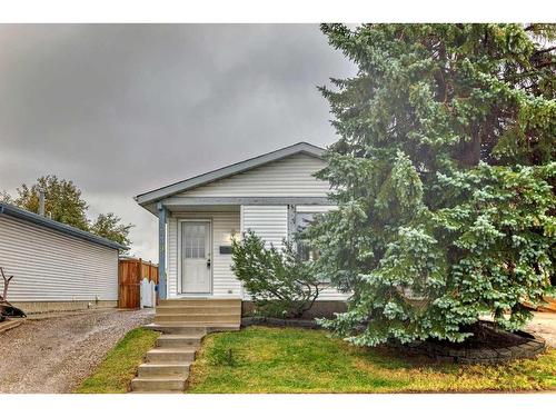 139 Abalone Way Ne, Calgary, AB - Outdoor