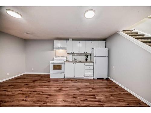 139 Abalone Way Ne, Calgary, AB - Indoor Photo Showing Kitchen