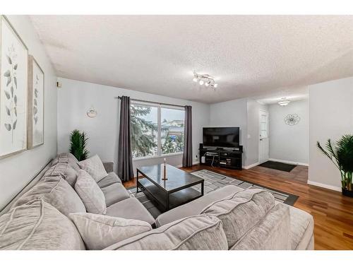 139 Abalone Way Ne, Calgary, AB - Indoor Photo Showing Living Room