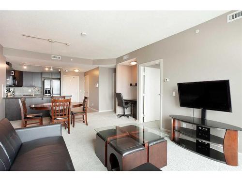 908-210 15 Avenue Se, Calgary, AB - Indoor Photo Showing Living Room