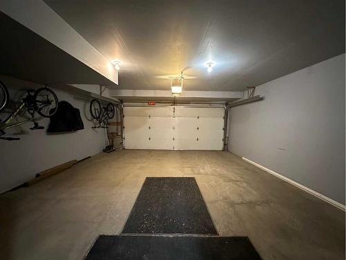 2515 17A Street Sw, Calgary, AB - Indoor Photo Showing Garage