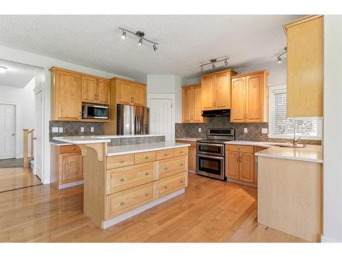 1565 Strathcona Drive Sw, Calgary, AB - Indoor Photo Showing Kitchen