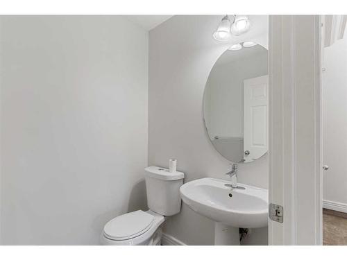 1565 Strathcona Drive Sw, Calgary, AB - Indoor Photo Showing Bathroom