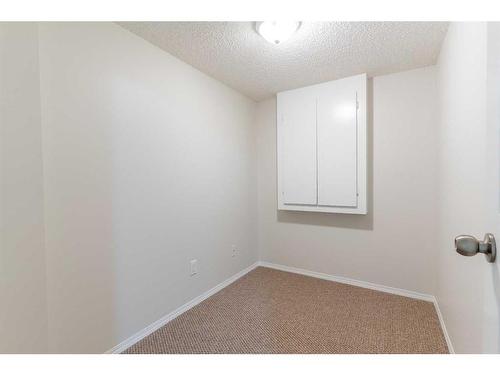1565 Strathcona Drive Sw, Calgary, AB - Indoor Photo Showing Other Room