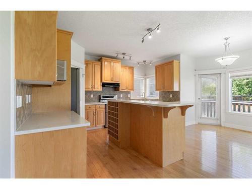 1565 Strathcona Drive Sw, Calgary, AB - Indoor Photo Showing Kitchen