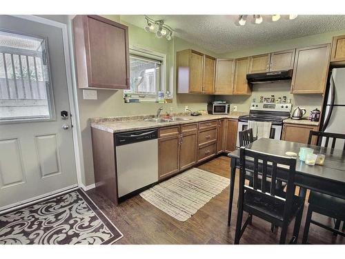 206 26 St Street, Cold Lake, AB - Indoor Photo Showing Kitchen