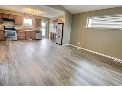 206 26 St Street, Cold Lake, AB - Indoor Photo Showing Kitchen