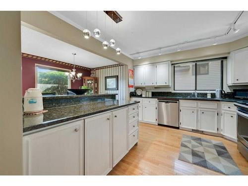 68 Millward Place Ne, Calgary, AB - Indoor Photo Showing Kitchen