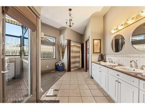 20 Lake Ridge, Olds, AB - Indoor Photo Showing Bathroom