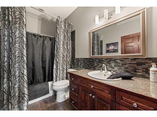 20 Lake Ridge, Olds, AB - Indoor Photo Showing Bathroom