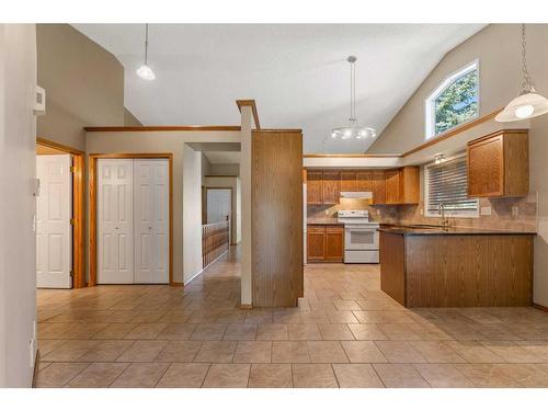 22 Douglasview Park Se, Calgary, AB - Indoor Photo Showing Kitchen