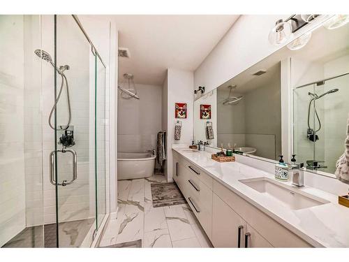 2-1416 19 Avenue Nw, Calgary, AB - Indoor Photo Showing Bathroom