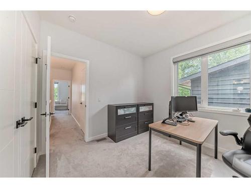 2-1416 19 Avenue Nw, Calgary, AB - Indoor Photo Showing Bathroom