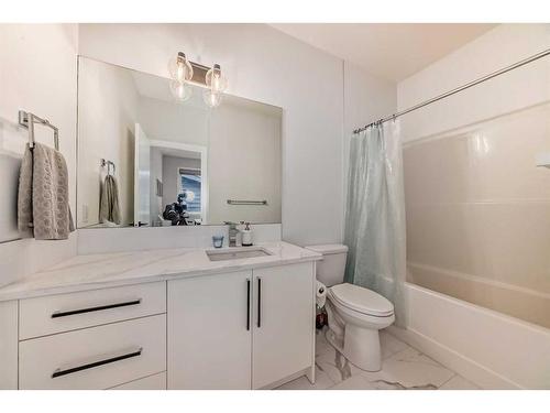 2-1416 19 Avenue Nw, Calgary, AB - Indoor Photo Showing Bathroom