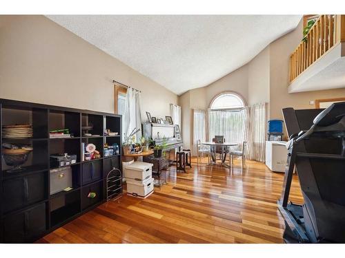 315 Hawkland Circle Nw, Calgary, AB - Indoor