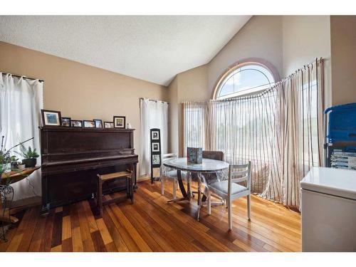 315 Hawkland Circle Nw, Calgary, AB - Indoor Photo Showing Dining Room