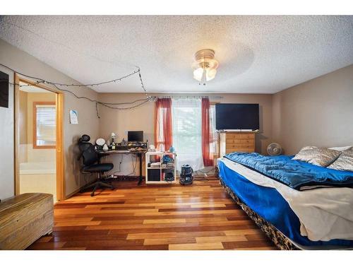 315 Hawkland Circle Nw, Calgary, AB - Indoor Photo Showing Bedroom