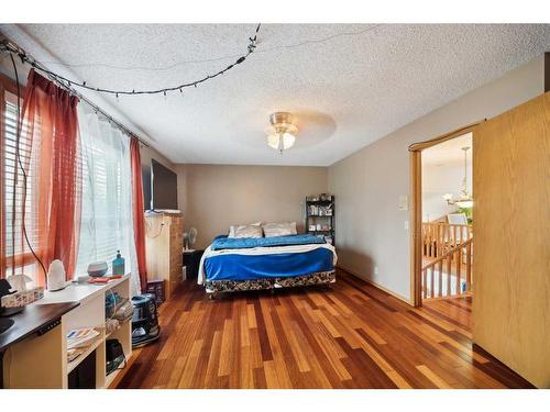 315 Hawkland Circle Nw, Calgary, AB - Indoor Photo Showing Bedroom