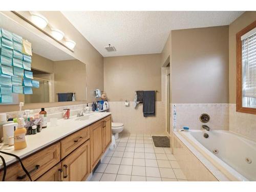 315 Hawkland Circle Nw, Calgary, AB - Indoor Photo Showing Bathroom