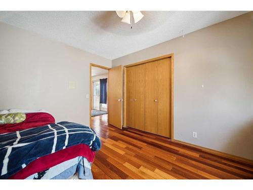 315 Hawkland Circle Nw, Calgary, AB - Indoor Photo Showing Bedroom