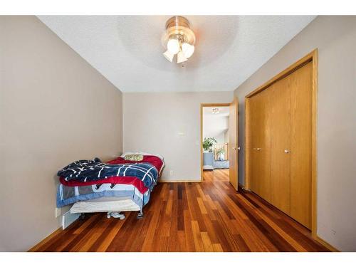 315 Hawkland Circle Nw, Calgary, AB - Indoor Photo Showing Bedroom