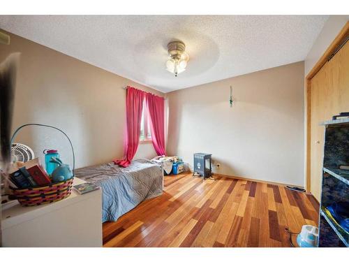 315 Hawkland Circle Nw, Calgary, AB - Indoor Photo Showing Bedroom