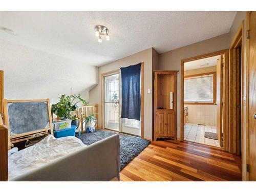 315 Hawkland Circle Nw, Calgary, AB - Indoor Photo Showing Other Room