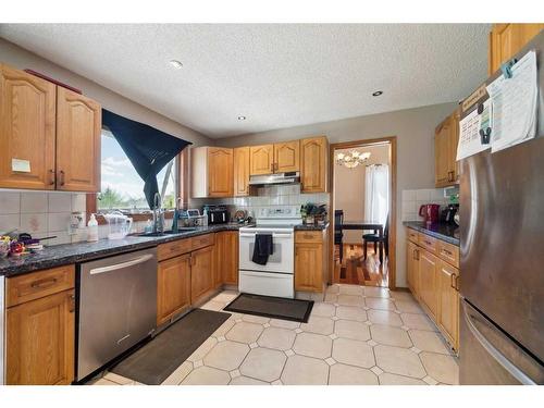 315 Hawkland Circle Nw, Calgary, AB - Indoor Photo Showing Kitchen