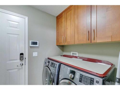 14 Cresthaven View Sw, Calgary, AB - Indoor Photo Showing Laundry Room