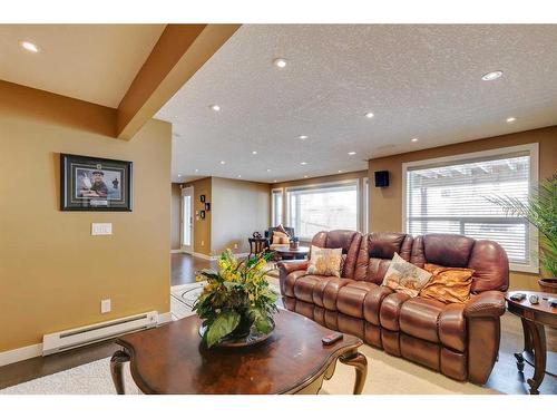 14 Cresthaven View Sw, Calgary, AB - Indoor Photo Showing Living Room