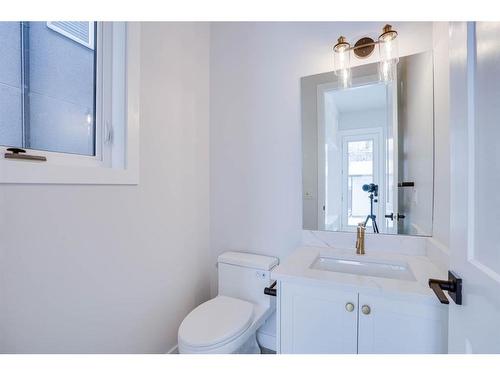 1429 43 Street Sw, Calgary, AB - Indoor Photo Showing Bathroom