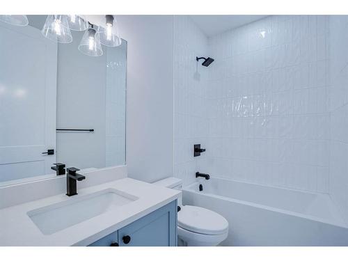 1429 43 Street Sw, Calgary, AB - Indoor Photo Showing Bathroom