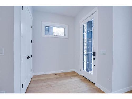 1429 43 Street Sw, Calgary, AB - Indoor Photo Showing Other Room