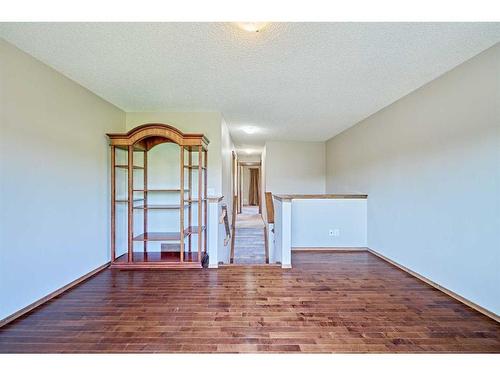 208 Tuscany Ridge Crescent Nw, Calgary, AB - Indoor Photo Showing Other Room