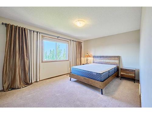 208 Tuscany Ridge Crescent Nw, Calgary, AB - Indoor Photo Showing Bedroom