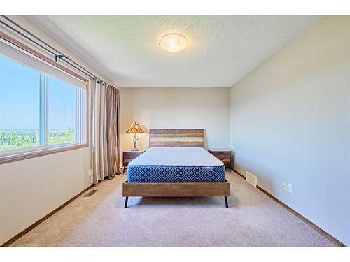 208 Tuscany Ridge Crescent Nw, Calgary, AB - Indoor Photo Showing Bedroom