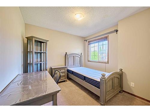 208 Tuscany Ridge Crescent Nw, Calgary, AB - Indoor Photo Showing Bedroom