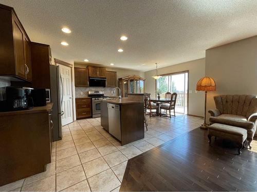 208 Tuscany Ridge Crescent Nw, Calgary, AB - Indoor Photo Showing Kitchen