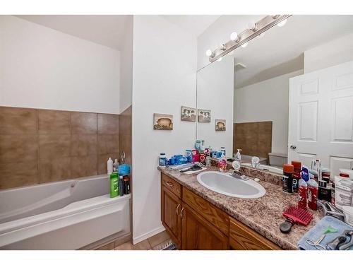 12 West Heights Drive, Didsbury, AB - Indoor Photo Showing Bathroom