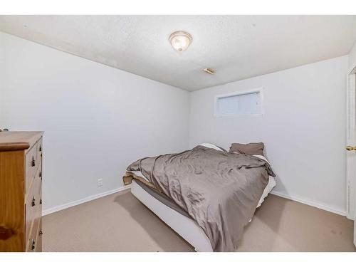 12 West Heights Drive, Didsbury, AB - Indoor Photo Showing Bedroom