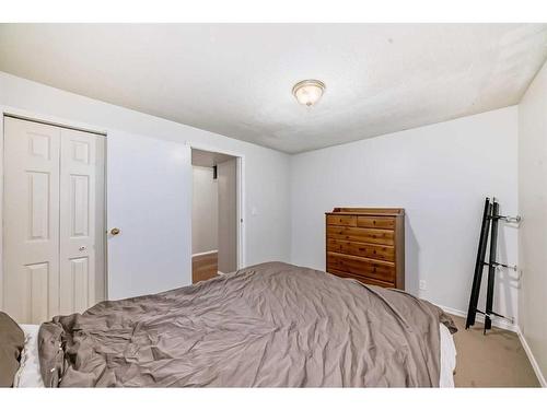 12 West Heights Drive, Didsbury, AB - Indoor Photo Showing Bedroom