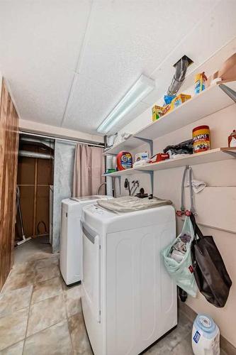 12 West Heights Drive, Didsbury, AB - Indoor Photo Showing Laundry Room