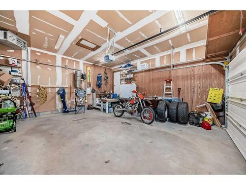 12 West Heights Drive, Didsbury, AB - Indoor Photo Showing Garage