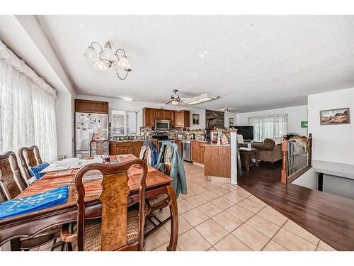 12 West Heights Drive, Didsbury, AB - Indoor Photo Showing Dining Room