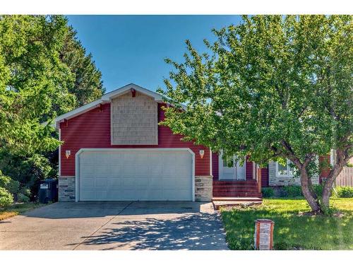 12 West Heights Drive, Didsbury, AB - Outdoor