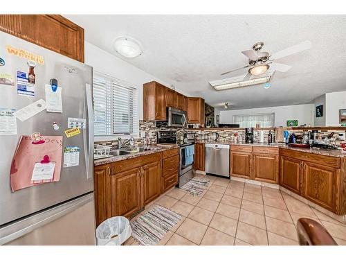 12 West Heights Drive, Didsbury, AB - Indoor Photo Showing Kitchen With Double Sink