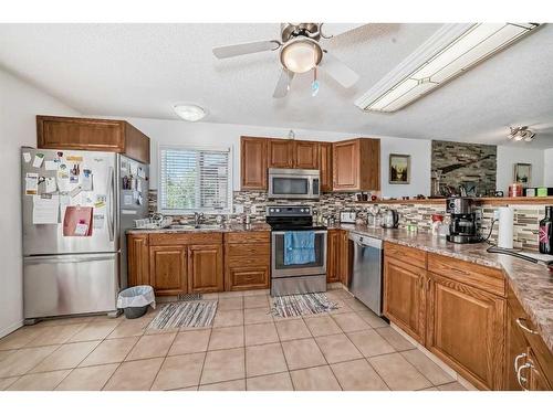 12 West Heights Drive, Didsbury, AB - Indoor Photo Showing Kitchen With Double Sink