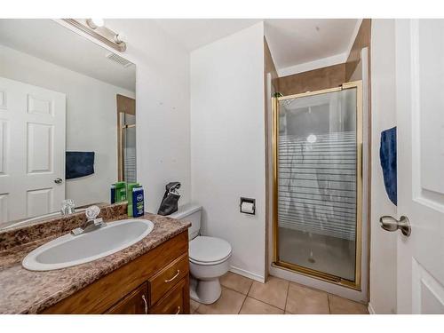 12 West Heights Drive, Didsbury, AB - Indoor Photo Showing Bathroom