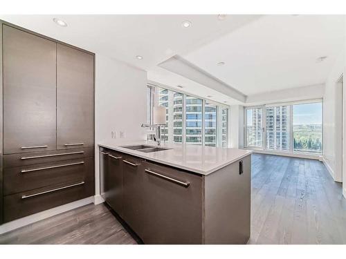 901-1025 5 Avenue Sw, Calgary, AB - Indoor Photo Showing Kitchen With Double Sink